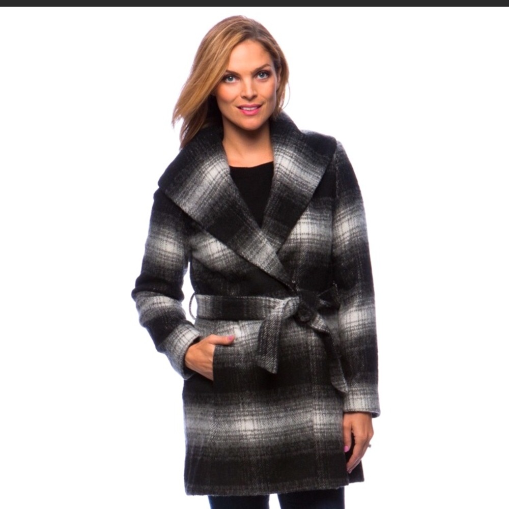 Like new Jessica Simpson belted coat Small